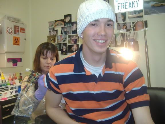 Robbie gettn another tattoo after i got my belly pierced. Robbie gettn another tattoo after i got my belly pierced.
