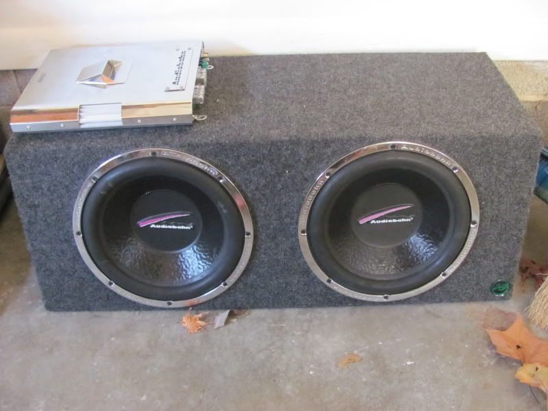 2 12 inch audiobahn subs in box
