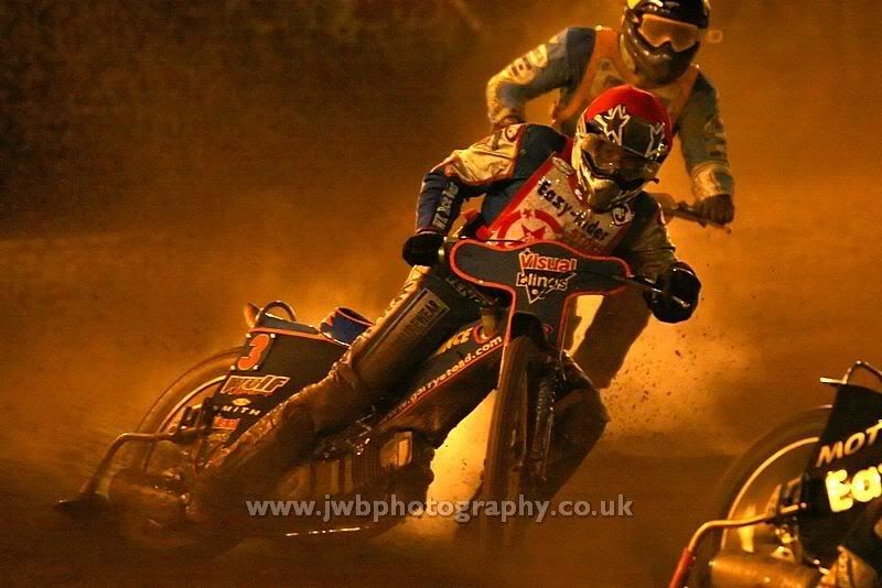 IMAGE: http://i35.photobucket.com/albums/d169/kibice-uk/img05-1.jpg