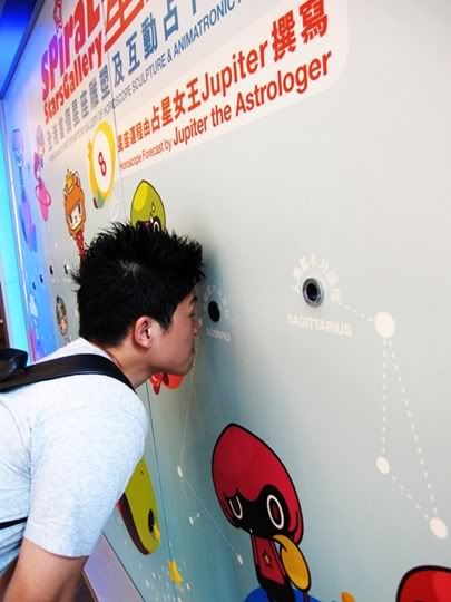 peeking hole