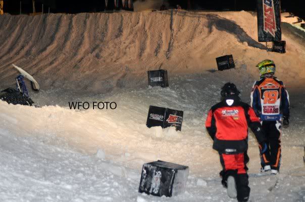 http://i35.photobucket.com/albums/d183/bender19/22159_513356529368_212701164_308919.jpg