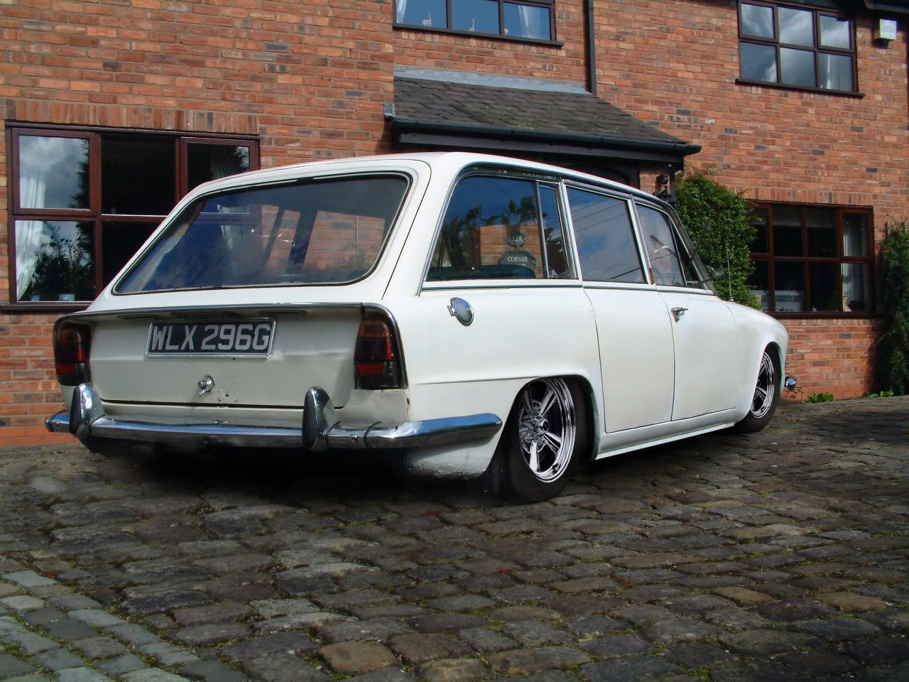 triumph 2500 estate