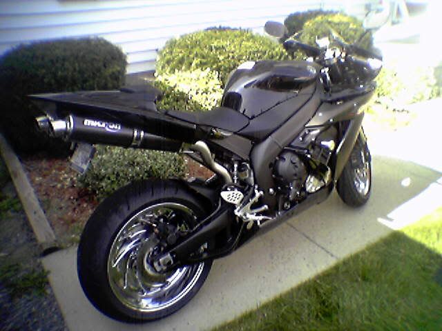 http://i35.photobucket.com/albums/d189/JettaDex/05r1bike.jpg