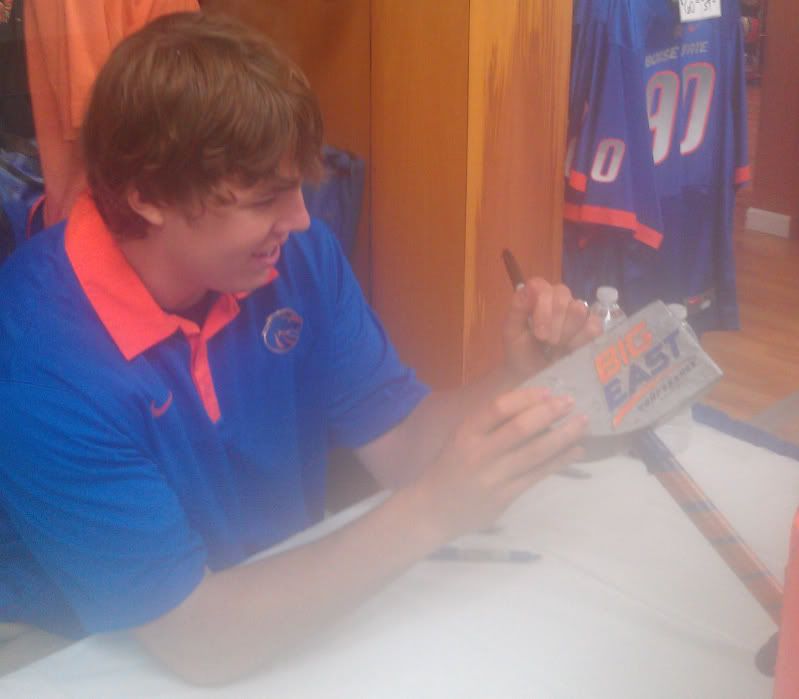 Kellen Moore's southpaw signing of Bronco Fett's hammer