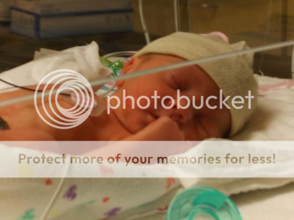 My precious baby girl born at 33 weeks. *Trigger* | BabyCenter